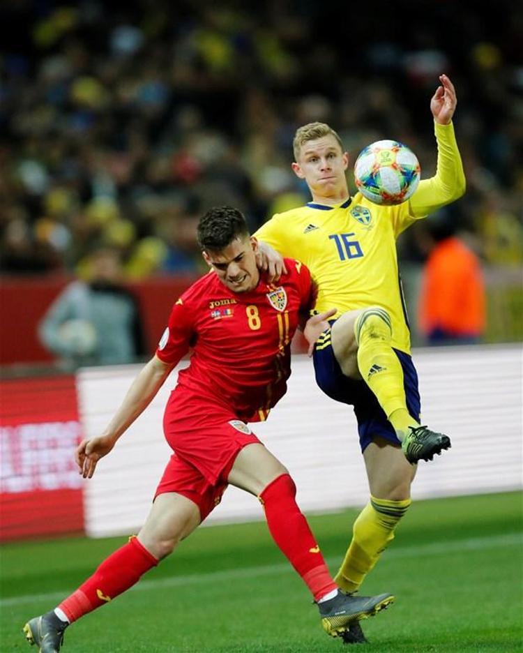 Romanyada yayım yapan Prosport gazetesi, 20 yaşındaki genç yeteneğe Hollanda devi Ajaxın talip olduğunu yazarken yıldız futbolcudan maç sonunda konuyla ilgili flaş bir açıklama geldi.