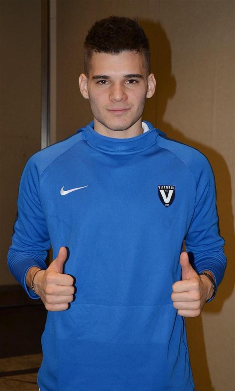 Galatasaray ve dünya futbolunun efsanevi isimlerinden Gheorghe Haginin oğlu Ianis Hagi, takımı Viitorul Constantanın Universitatea Craiovayı 2-1 yendiği maçta attığı harika golle jenerikleri süslerken yıldız isim hakkında gündeme bomba gibi düşen bir transfer iddiası ortaya atıldı. (Fanatik)