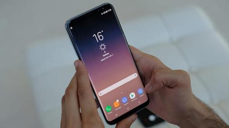 Samsung marka telefon kullanan herkes hangi model telefonu kullandığına önce baksın. Çünkü cihazınız 1 Ocaktan itibaren kademeli olarak değişmeye başlıyor İşte Android Pie güncellemesi alacak telefonların listesi...