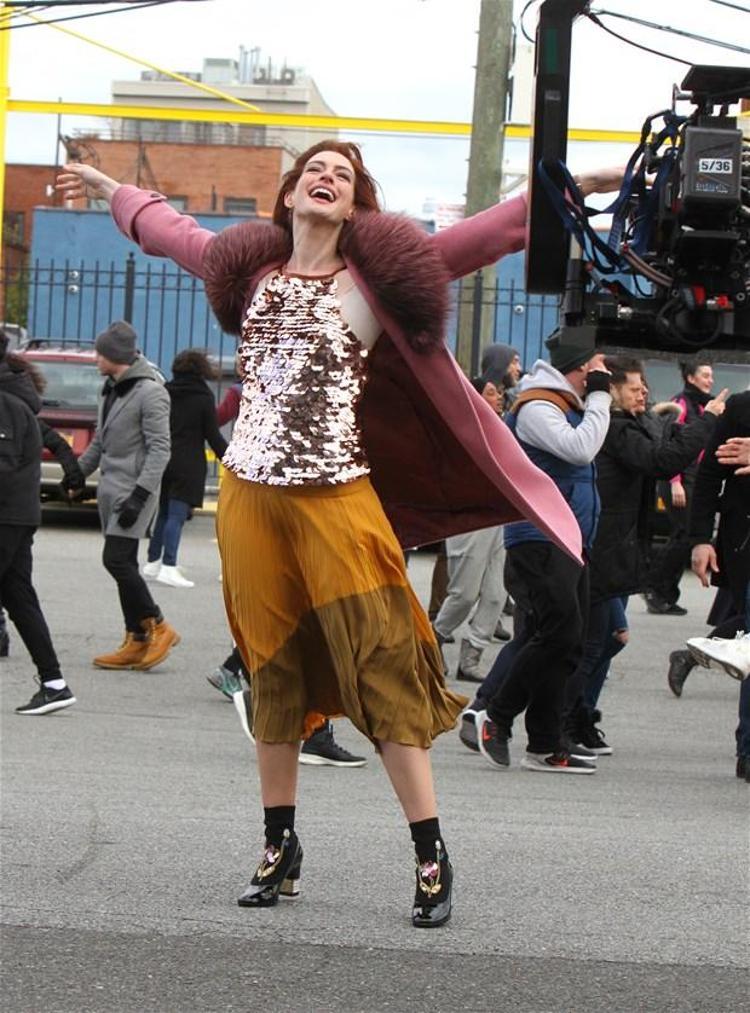 Anne Hathaway`dan `Marilyn Monroe` dansı