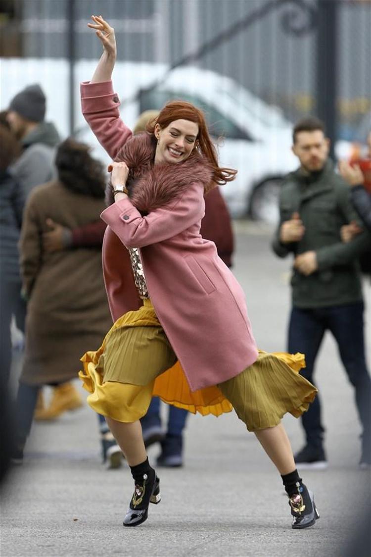 Anne Hathaway`dan `Marilyn Monroe` dansı