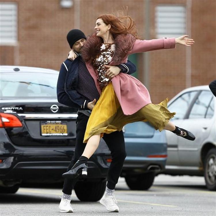 Anne Hathaway`dan `Marilyn Monroe` dansı