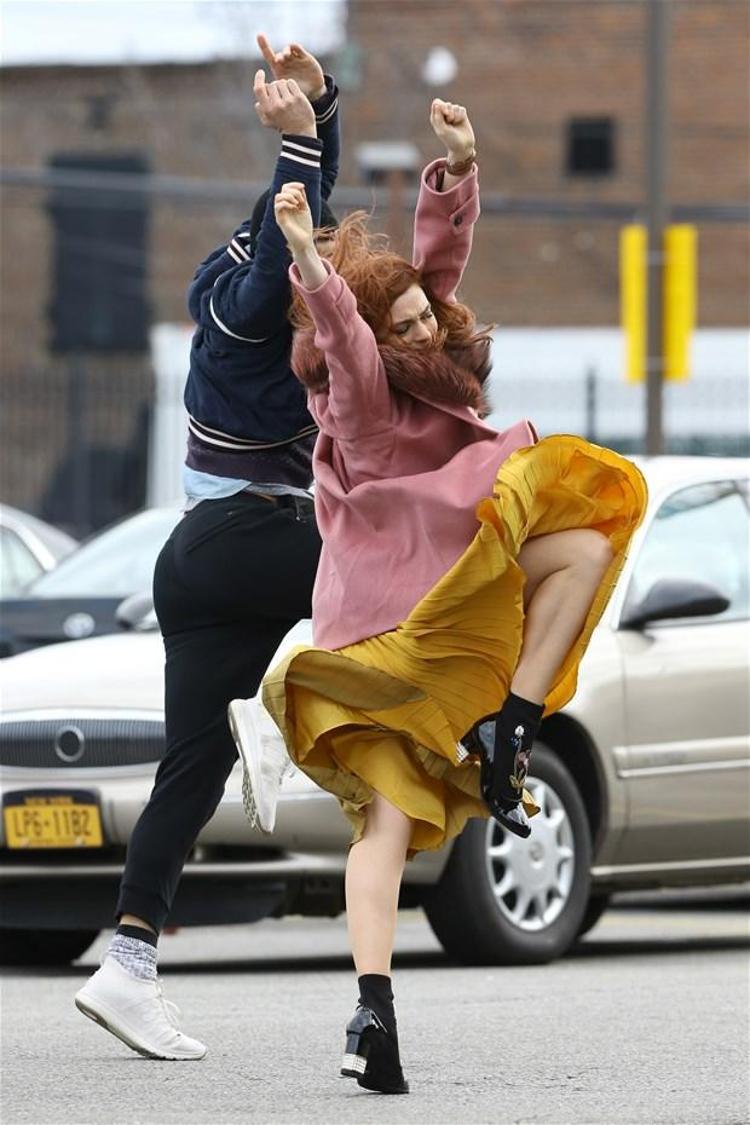 Anne Hathaway`dan `Marilyn Monroe` dansı