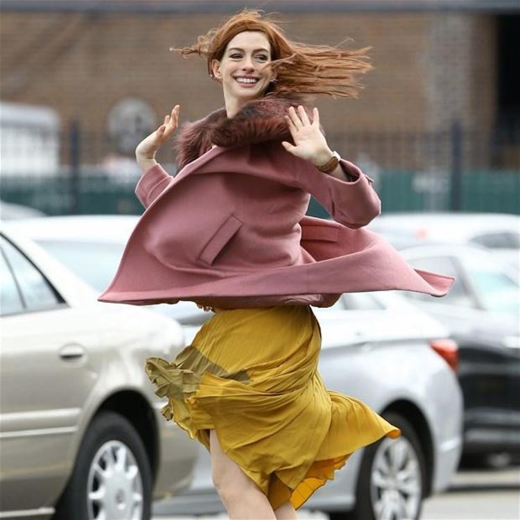 Anne Hathaway`dan `Marilyn Monroe` dansı