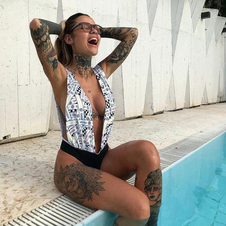 Sergio Agüeronun yanındaki dövmeli güzel Zoe Cristofoli