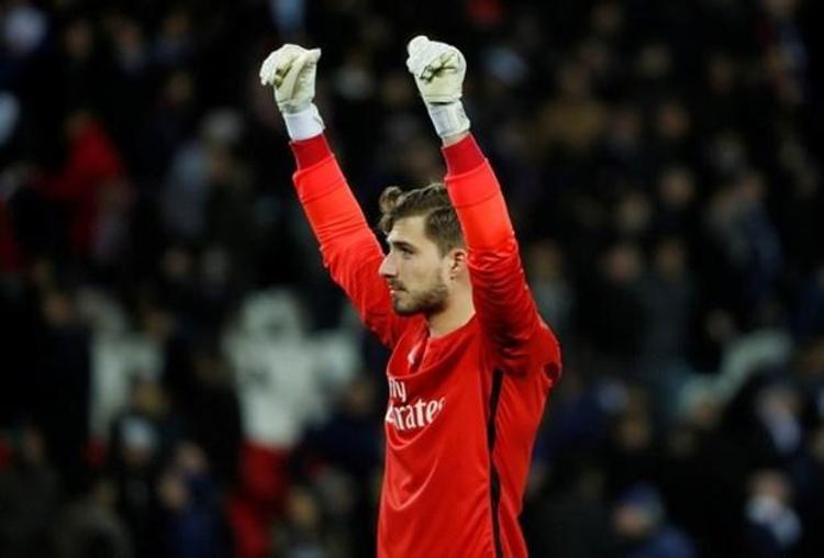 Daha önce de ismi Fenerbahçeyle anılan Kevin Trapp için Sarı Lacivertli yöneticilerin harekete geçtiği öğrenildi.