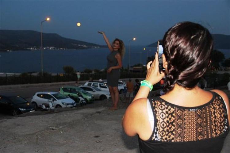 İstanbulda Kanlı Ay tutulması kartpostallık görüntüler oluşturdu