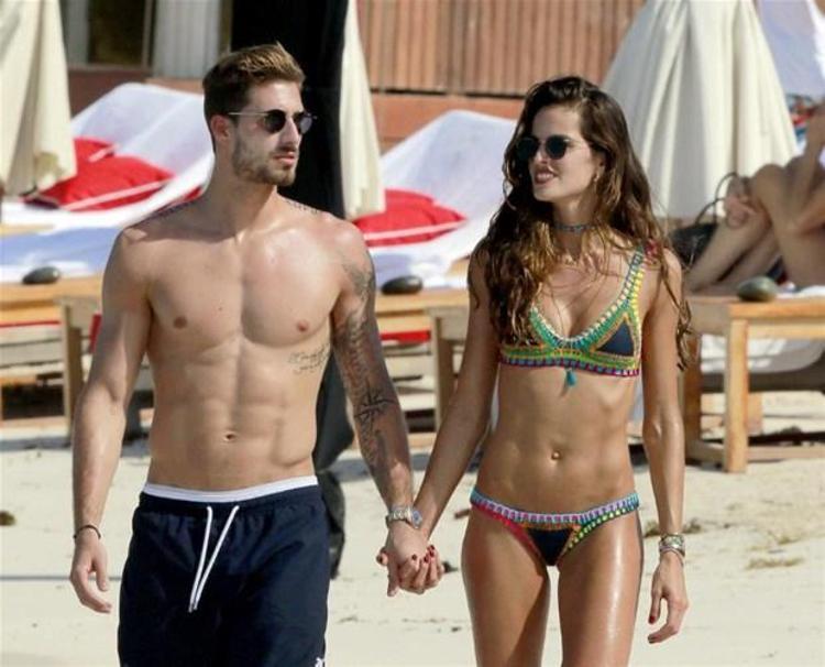 Kevin Trapp ve sevgilisi Izabel Goulart kış tatilinde