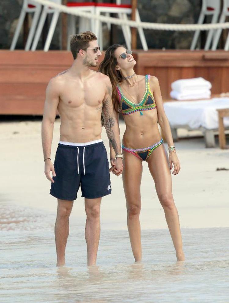 Kevin Trapp ve sevgilisi Izabel Goulart kış tatilinde
