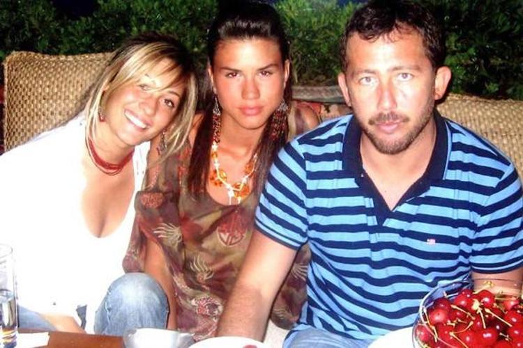 Yalçın Onu sevmekle hata etmişim. Ayrıldıktan sonra öğrendim neler yaptığını. Şu an zerre kadar üzülmüyorum. Her şey ortaya çıktı. İyi ki bitirdim. Sakın kimse onun saf yüzüne aldanmasın. demişti.