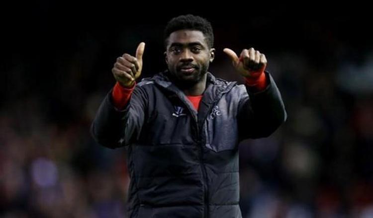 Kolo ağlamak üzereydi. En büyük günü mahvolmuştu. Revire gittim, ayak bileğinde bir buz torbasıyla Arsene Wenger de oradaydı