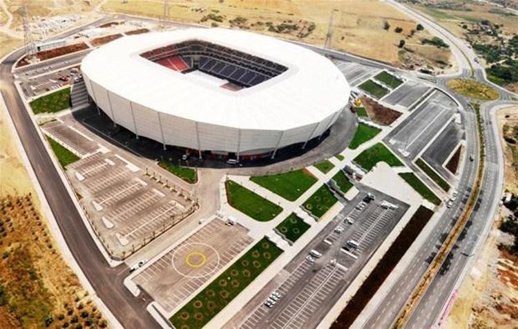 Süper Ligde takımların yeni statlarına kavuşması en büyük statlar sıralamasını değiştirdi. Şuan yapımı biten statlarla beraber Türkiyenin en büyük 15 Süper Lig stadı...