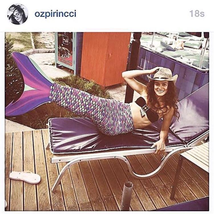 Berrak Tüzünataç - Özge Özpirinçci