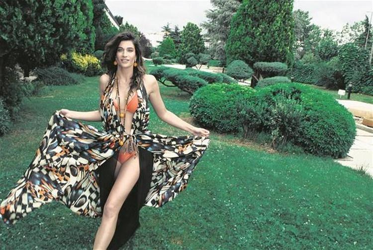 Berrak Tüzünataç - Özge Özpirinçci