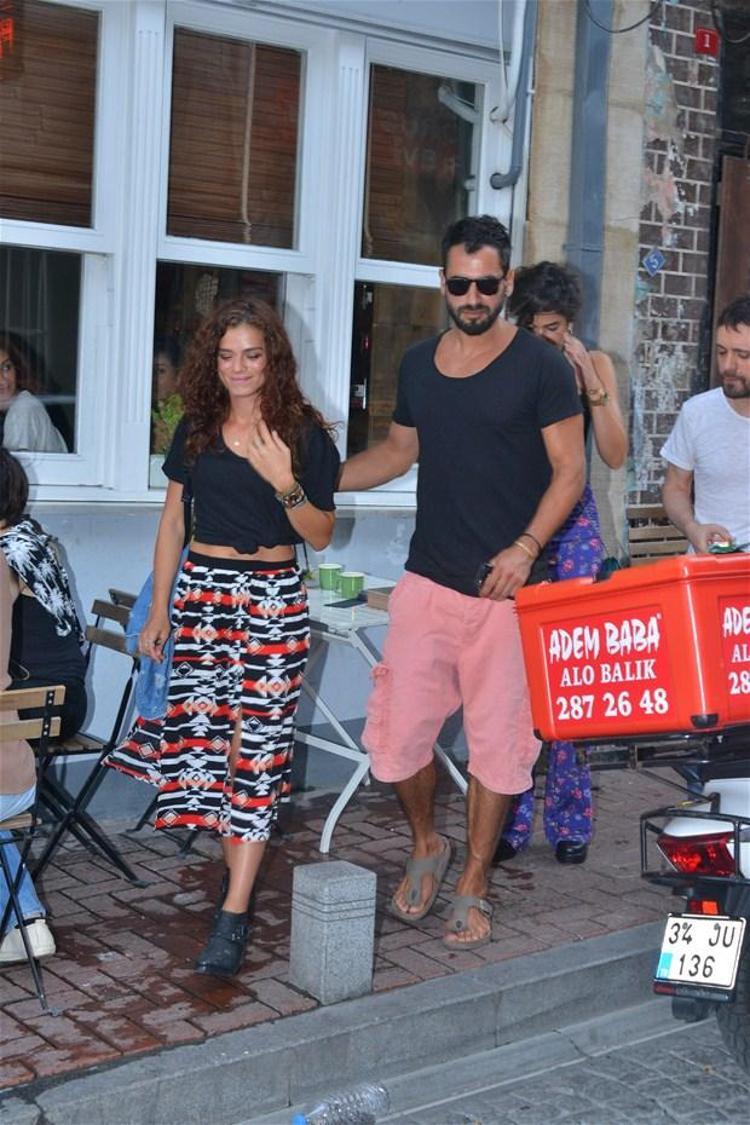 Berrak Tüzünataç - Özge Özpirinçci