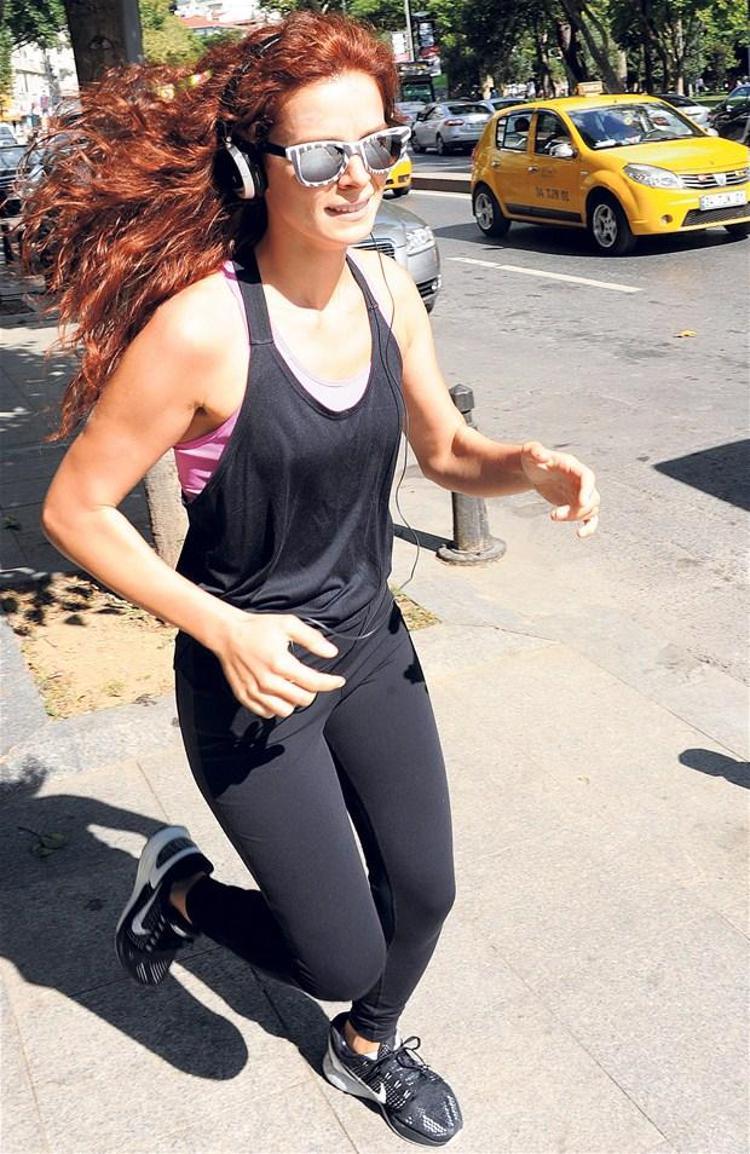 Berrak Tüzünataç - Özge Özpirinçci