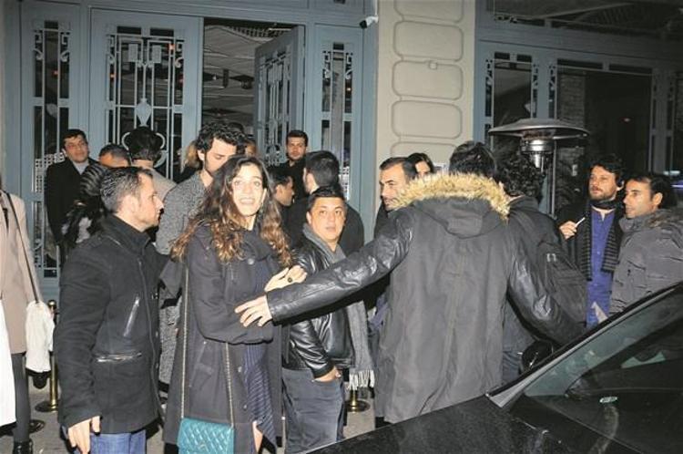 Berrak Tüzünataç - Özge Özpirinçci