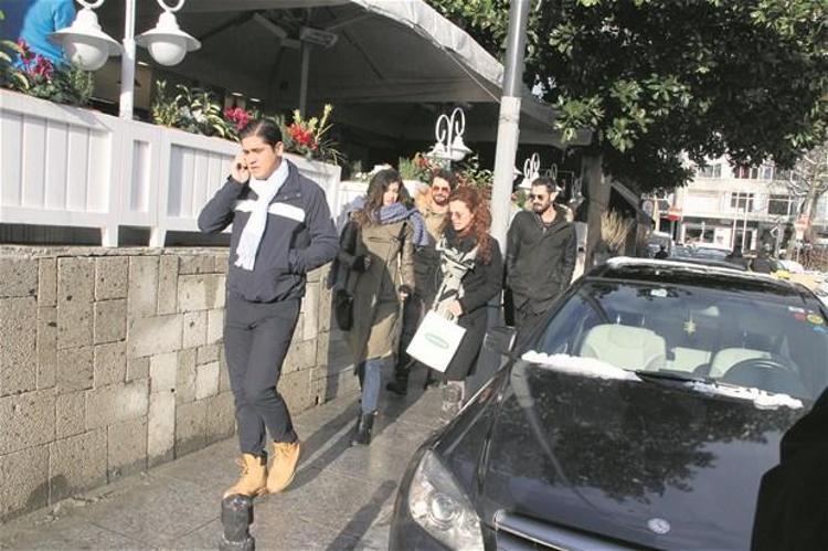Berrak Tüzünataç - Özge Özpirinçci
