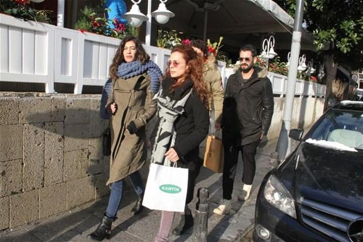 Berrak Tüzünataç - Özge Özpirinçci