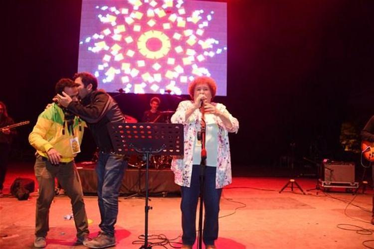 Frodonun Selda Bağcan hayranlığı