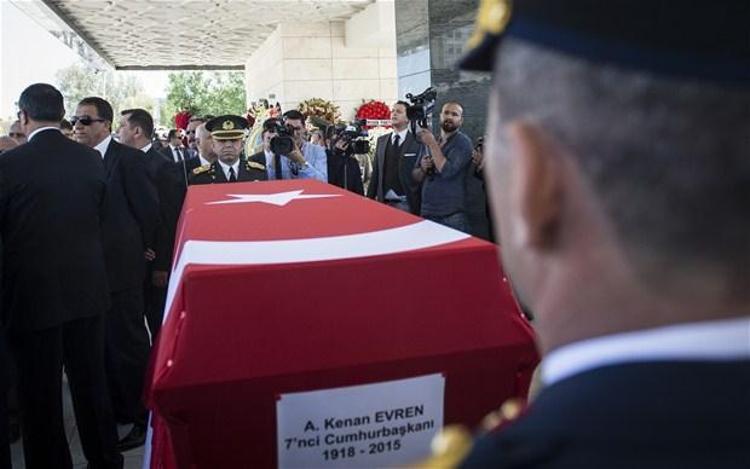 Kenan Evrenin cenaze töreni