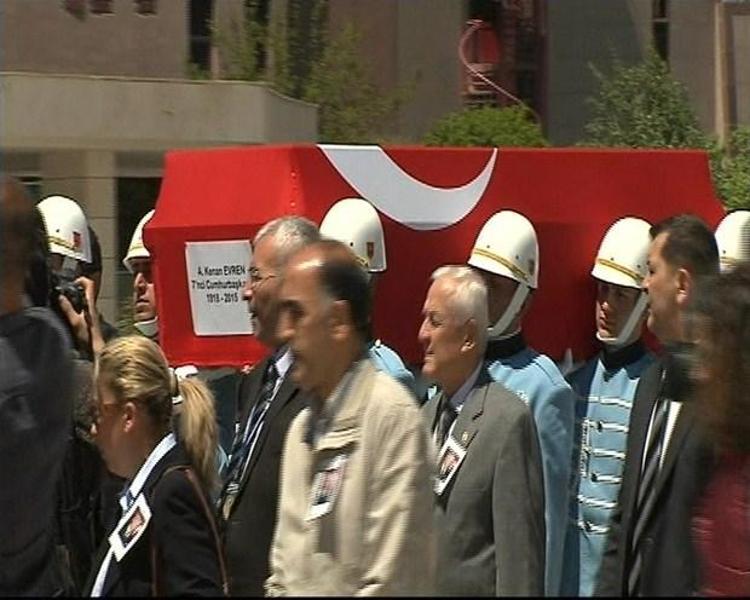 Kenan Evrenin cenaze töreni
