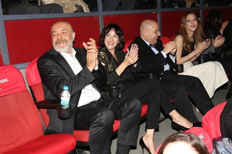 Beren Saatten şok frikik