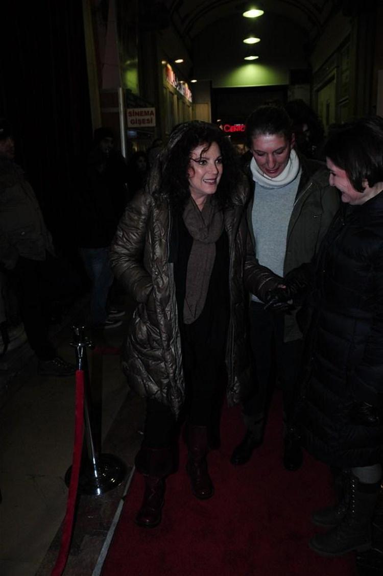 Beren Saatten şok frikik