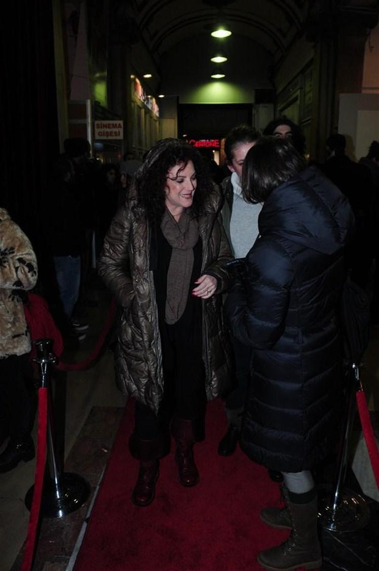 Beren Saatten şok frikik