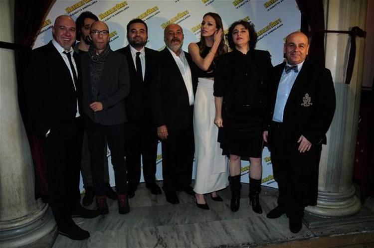 Beren Saatten şok frikik