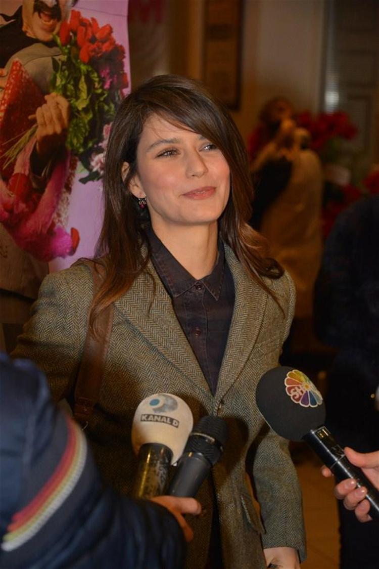 Beren Saatten şok frikik