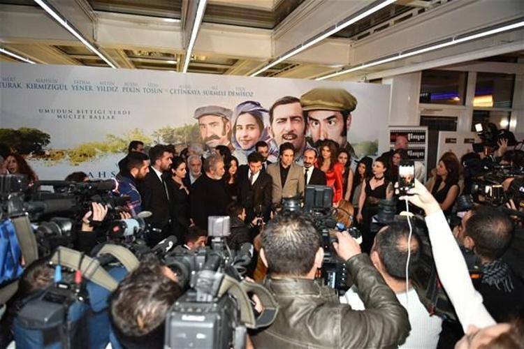 Mucize Filmi Galasında gergin anlar