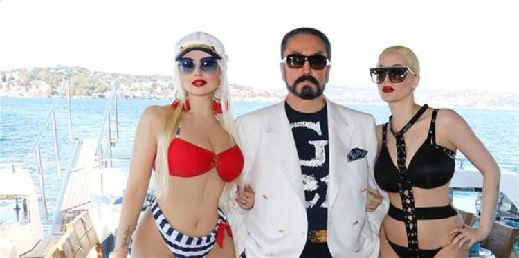 Adnan Oktarın kediciği Beril Koncagül