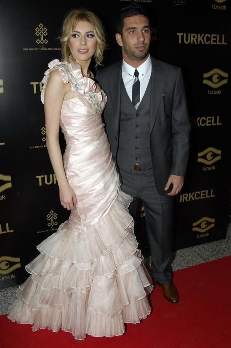 Sinem Kobal-Arda Turan