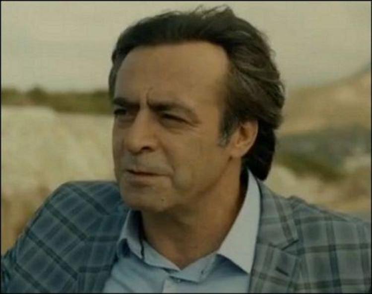 Ünlülerin bıyıksız halleri çok şaşırttı