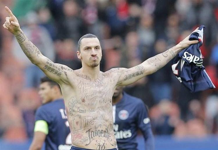Paris Saint Germain’in İsveçli yıldızı Zlatan Ibrahimovic, açlıkla mücadele eden 50 kişinin ismini geçici dövme yaptırdı.