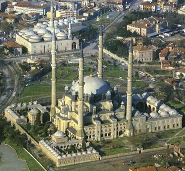 Selimiye Camiindeki ters lalenin sırrı