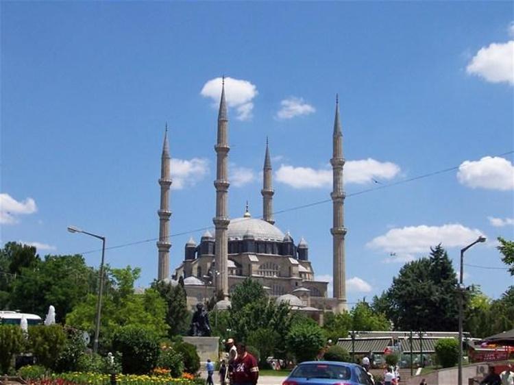 Selimiye Camiindeki ters lalenin sırrı