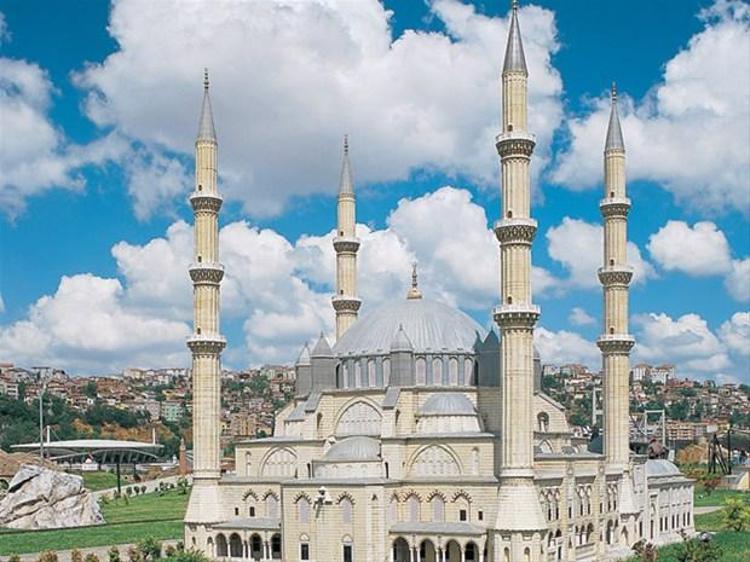 Selimiye Camiindeki ters lalenin sırrı