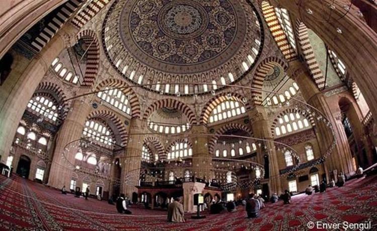 Selimiye Camiindeki ters lalenin sırrı