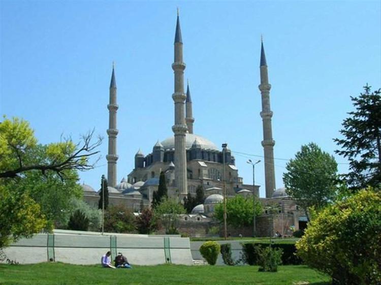 Selimiye Camiindeki ters lalenin sırrı