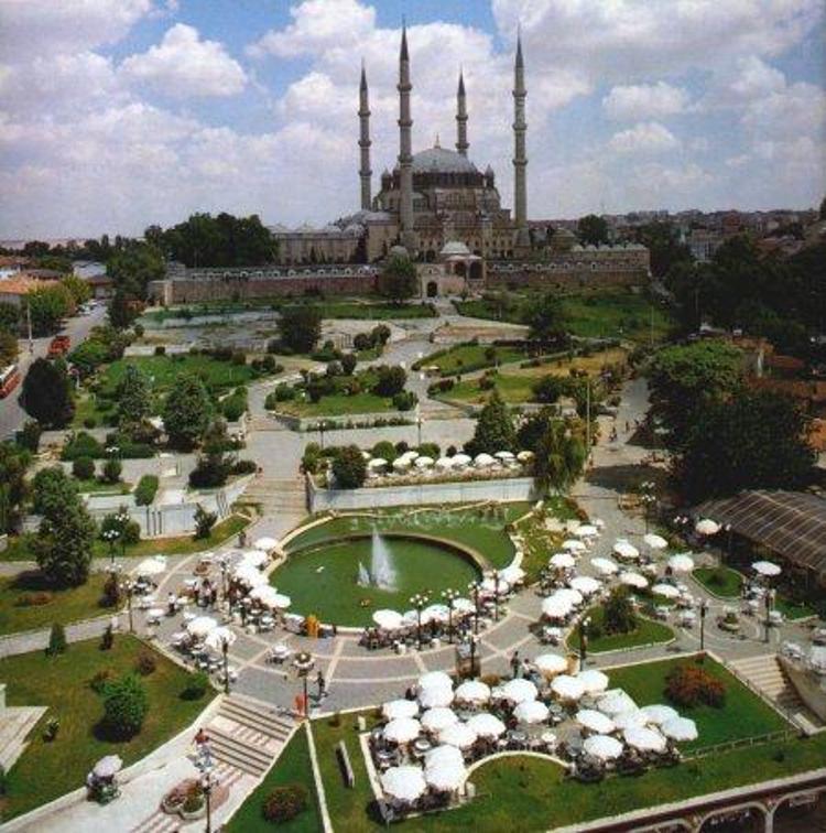 Selimiye Camiindeki ters lalenin sırrı