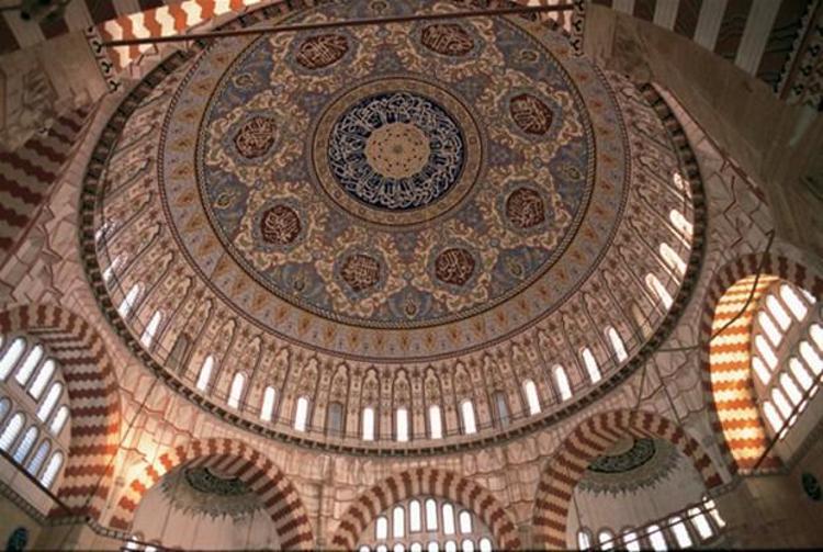Selimiye Camiindeki ters lalenin sırrı