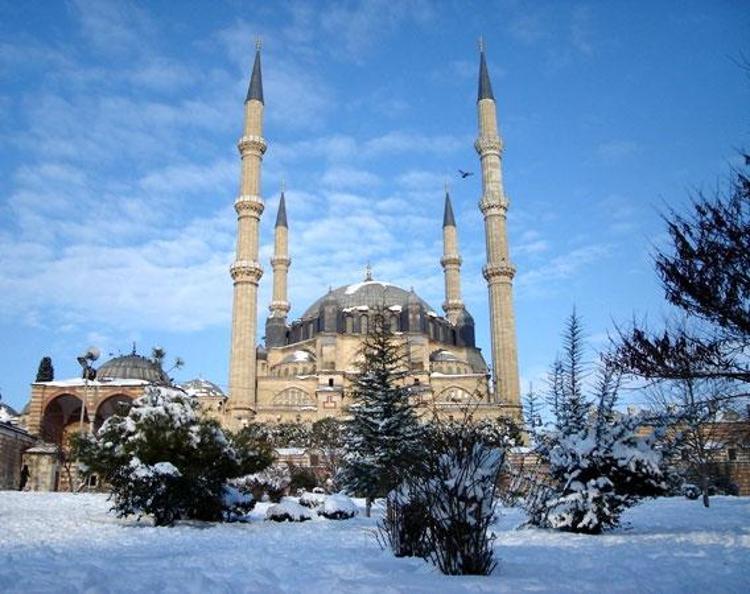 Selimiye Camiindeki ters lalenin sırrı