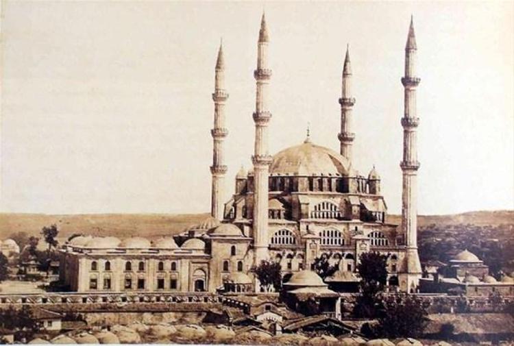 Selimiye Camiindeki ters lalenin sırrı