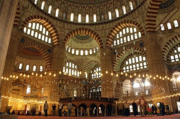Selimiye Camiindeki ters lalenin sırrı