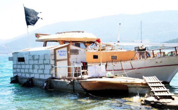 Mavi bayraklı koyda heyecanlandıran bayrak