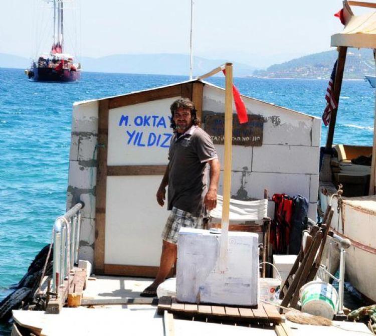 Mavi bayraklı koyda heyecanlandıran bayrak