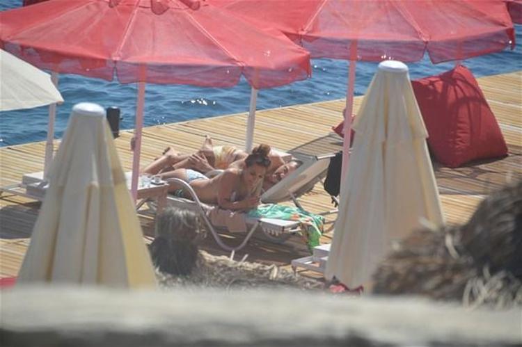 Demet Akalın Bodrumda