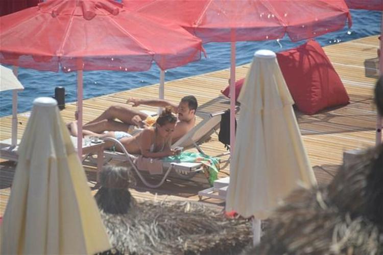Demet Akalın Bodrumda